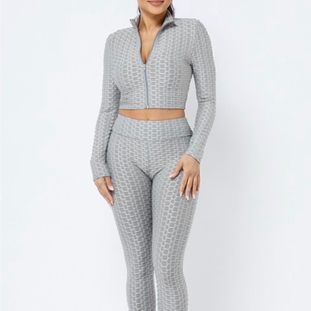 Silver honeycomb active set two piece leggings and long sleeve crop zip …